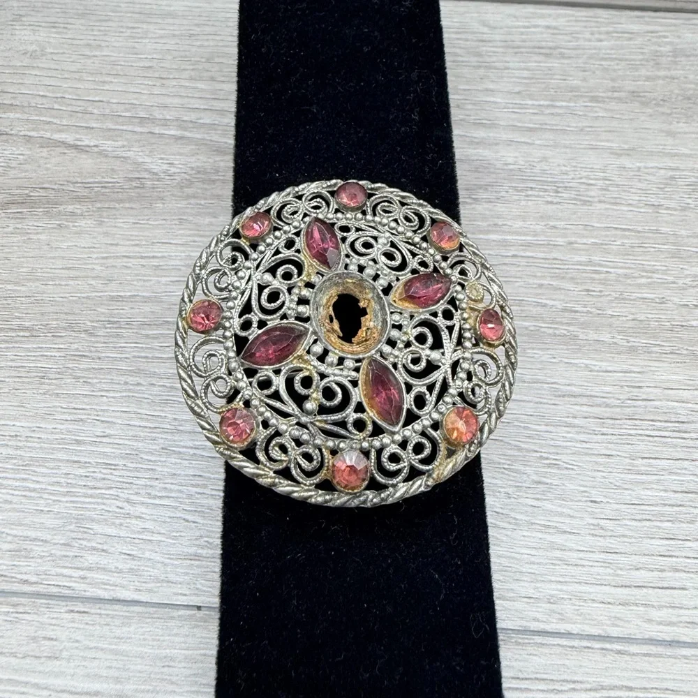 Elegant Silver Tone and‎ Pink Brooch